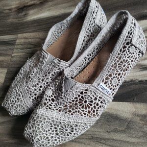 Toms Silver Crochet Slip On Shoes Womens 9 GUC
